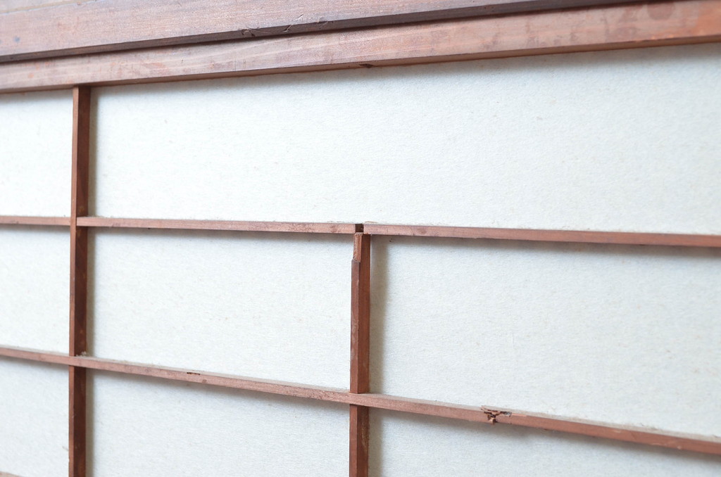 アンティーク建具　裏障子付き　どこか懐かしい雰囲気を感じるレトロな格子戸3枚セット(引き戸、障子戸)(R-081039)