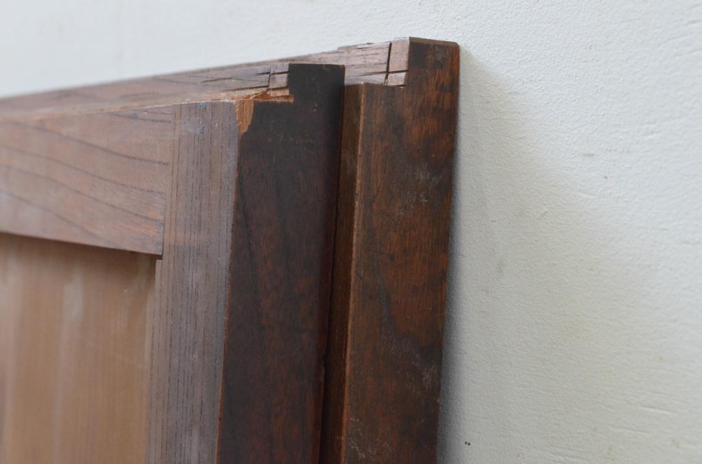 アンティーク建具　和の趣溢れる欅(ケヤキ)枠と杉板の板戸窓2枚セット(引き戸)(R-067981)