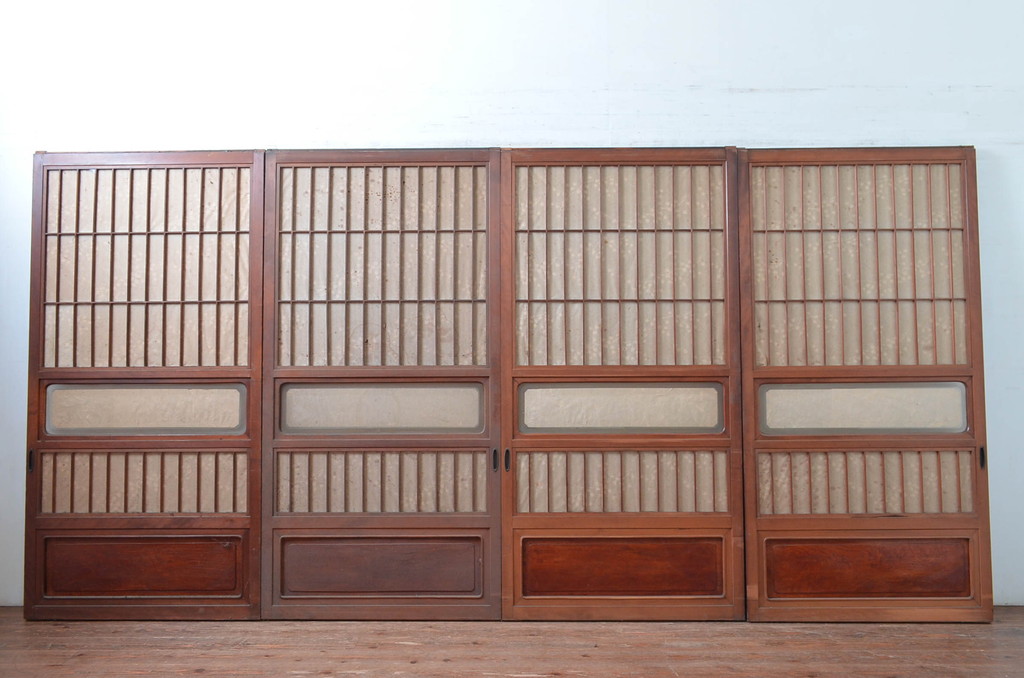 アンティーク建具　最高級!!　上手物!!　腰板欅(ケヤキ)材　上質な和の空間を演出する凝った作りの格子戸4枚セット(障子戸、引き戸)(R-081040)
