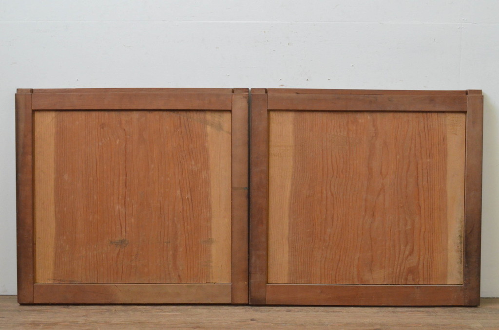 アンティーク建具　松材　一枚板　経年を感じさせる木味が魅力の板戸窓2枚セット(引き戸)(R-067868)