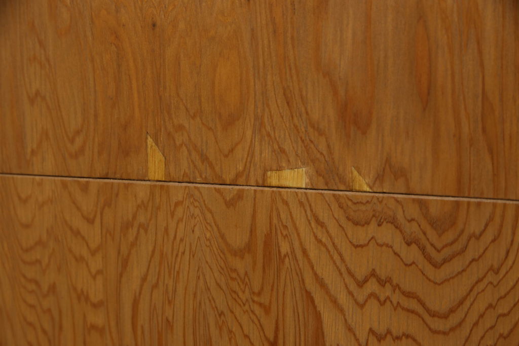 中古　美品　屋久杉　突き板　密に詰まった木目が美しいワードローブ(突板、洋服タンス、衣装箪笥)(R-057980)