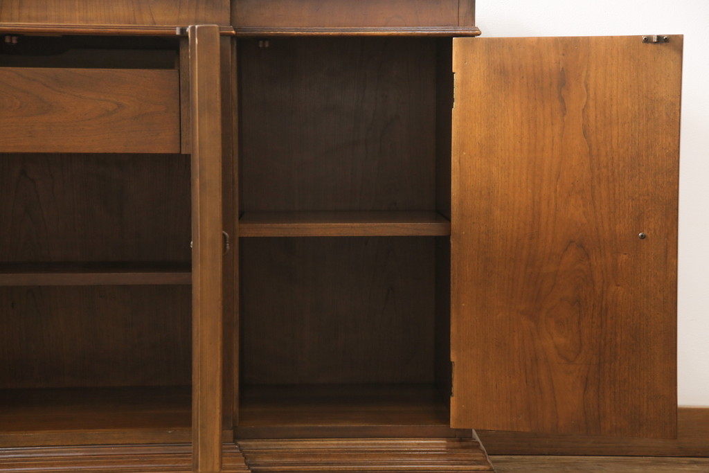 中古　美品　DREXEL HERITAGE(ドレクセルヘリテイジ)　品のある佇まいが美しいサイドボード(収納棚、戸棚、キャビネット)(R-054418)