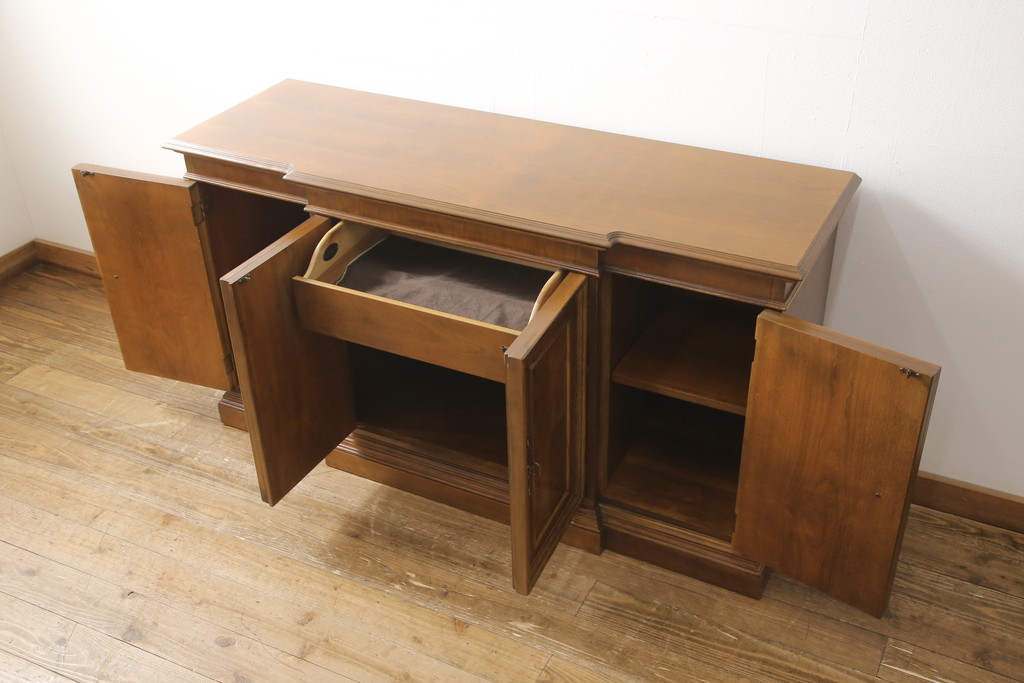 中古　美品　DREXEL HERITAGE(ドレクセルヘリテイジ)　品のある佇まいが美しいサイドボード(収納棚、戸棚、キャビネット)(R-054418)