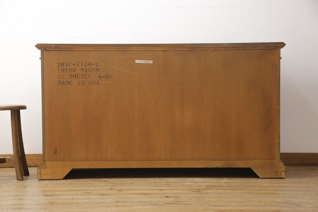 中古　美品　DREXEL HERITAGE(ドレクセルヘリテイジ)　品のある佇まいが美しいサイドボード(収納棚、戸棚、キャビネット)(R-054418)