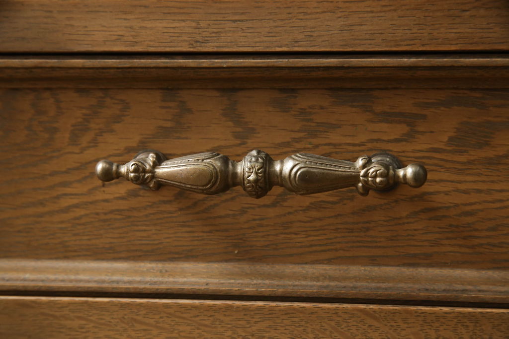 中古　美品　神戸洋家具　上質なつくりと凝ったデザインが魅力的なサイドボード(キャビネット、収納棚、戸棚)(R-053562)