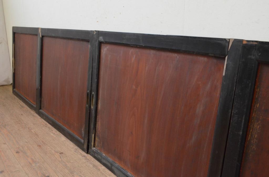 アンティーク建具　和モダンなお部屋作りにおすすめな漆塗りの板戸窓4枚セット(引き戸)(R-067989)