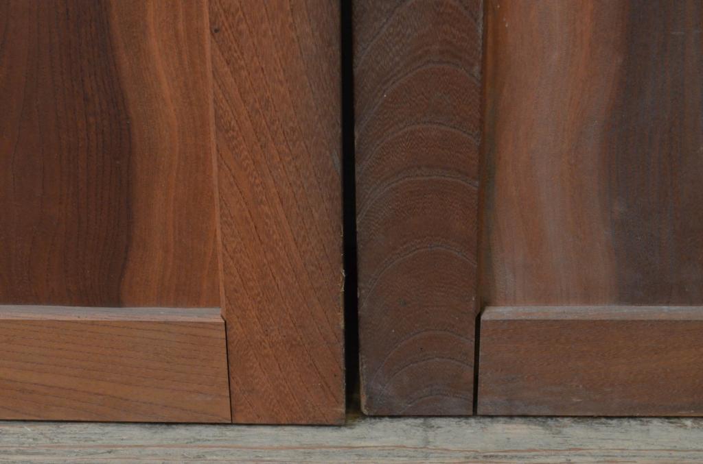 アンティーク建具　総欅(ケヤキ)材　一枚板　温かみのある木味が魅力の板戸窓2枚セット(引き戸)(R-067991)