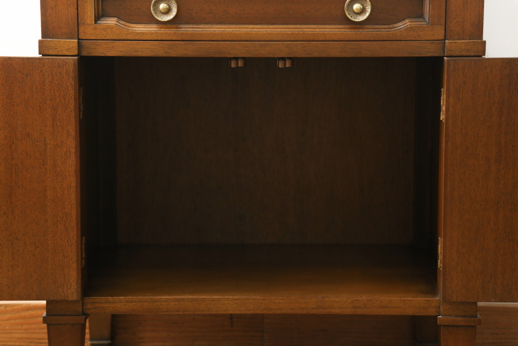 中古　DREXEL HERITAGE(ドレクセルヘリテイジ)　Triune(トライユン)　マホガニー材　上品な佇まいが魅力のナイトテーブル(サイドテーブル、収納棚、戸棚、サイドキャビネット)(R-061991)