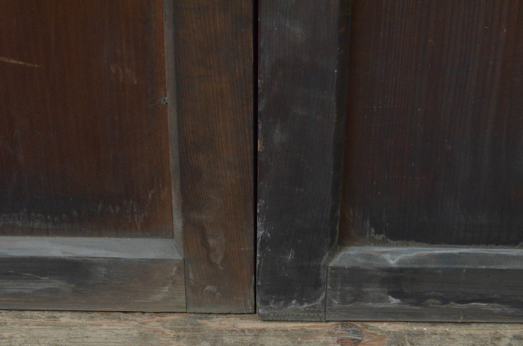 アンティーク建具　杉材　和の空間づくりにおすすめの板戸窓2枚セット(引き戸)(R-067871)