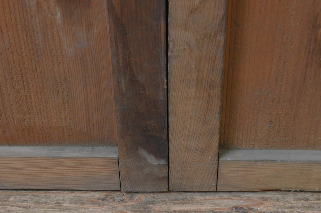アンティーク建具　杉材　和の空間づくりにおすすめの板戸窓2枚セット(引き戸)(R-067871)