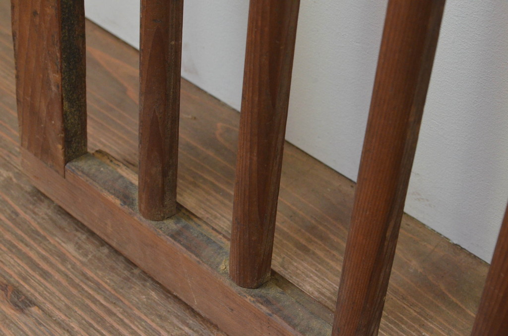 アンティーク建具　経年を感じさせる木味が魅力の縦桟引き戸2枚セット(窓、格子戸)(R-067872)