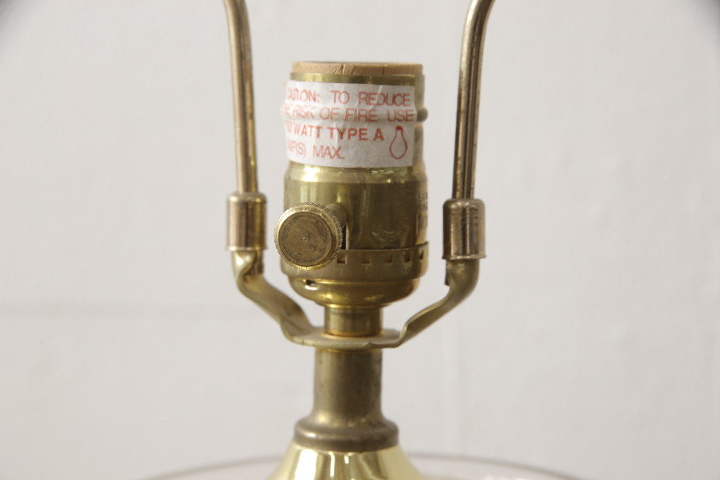 中古　展示品　美品!!　DREXEL HERITAGE(ドレクセルヘリテイジ)取り扱い　クリスタル　真鍮製　エレガントなデザインが魅力的な高級テーブルスタンド(卓上照明、シェード、テーブルスタンド、デスクスタンド、ナイトランプ)(R-066624)