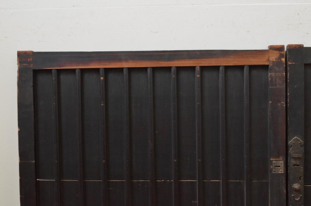 アンティーク建具　上質な和の空間を演出する縦桟板戸窓2枚セット(引き戸、格子戸)(R-067995)