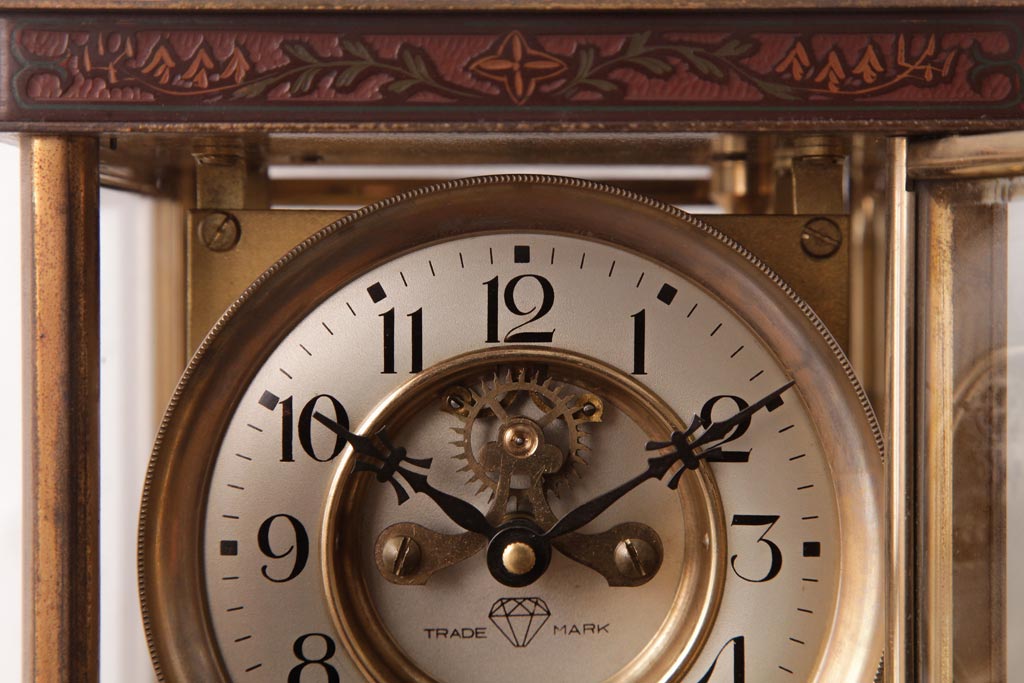 アンティーク雑貨　日本美術時計株式会社　ダイヤマーク　箱付き　手巻き式　クラシカルな4面ガラスのゼンマイ置時計(振り子時計)(R-036560)