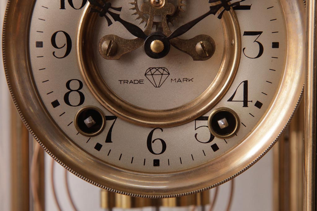 アンティーク雑貨 日本美術時計株式会社 ダイヤマーク 箱付き 手巻き式 クラシカルな4面ガラスのゼンマイ置時計(振り子時計)(R-036560