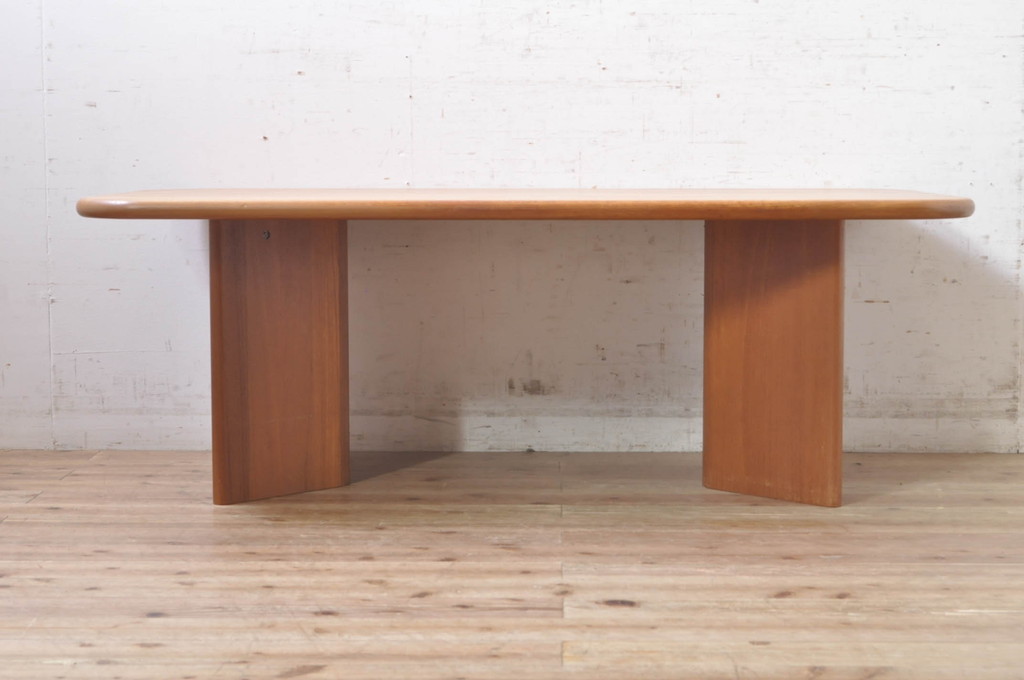 デンマーク家具　希少　チーク材　P. Jeppesen Mobelfabrik　PJ Furniture(ピージェーファニチャー)　DANISH(デニッシュ)マーク　シンプルなデザインが取り入れやすいローテーブル(センターテーブル、リビングテーブル、北欧)(R-073934)