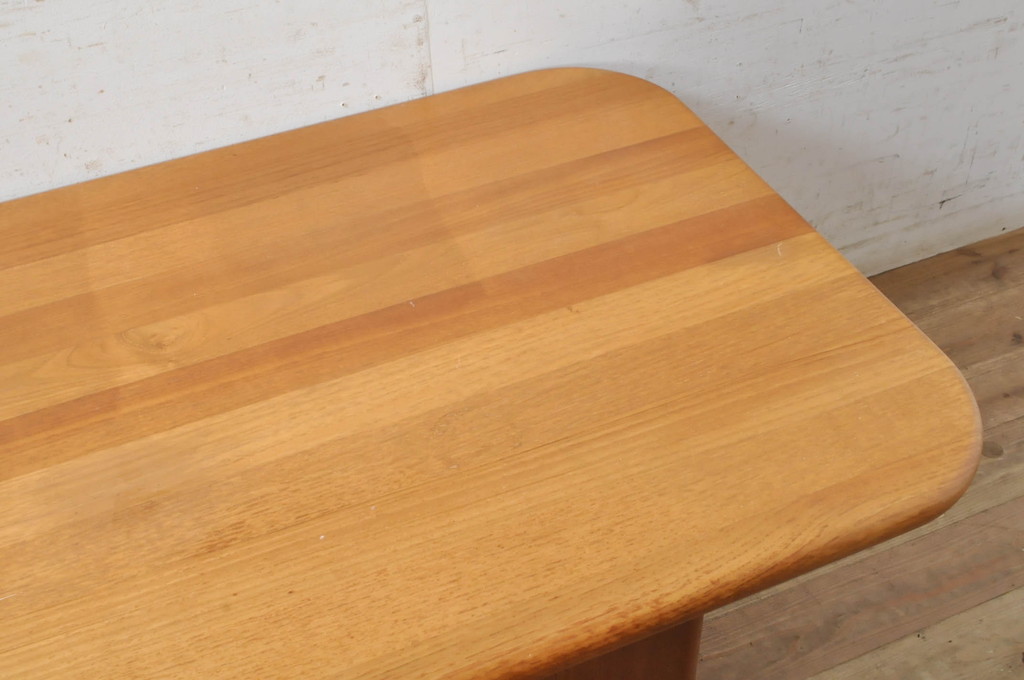 デンマーク家具　希少　チーク材　P. Jeppesen Mobelfabrik　PJ Furniture(ピージェーファニチャー)　DANISH(デニッシュ)マーク　シンプルなデザインが取り入れやすいローテーブル(センターテーブル、リビングテーブル、北欧)(R-073934)