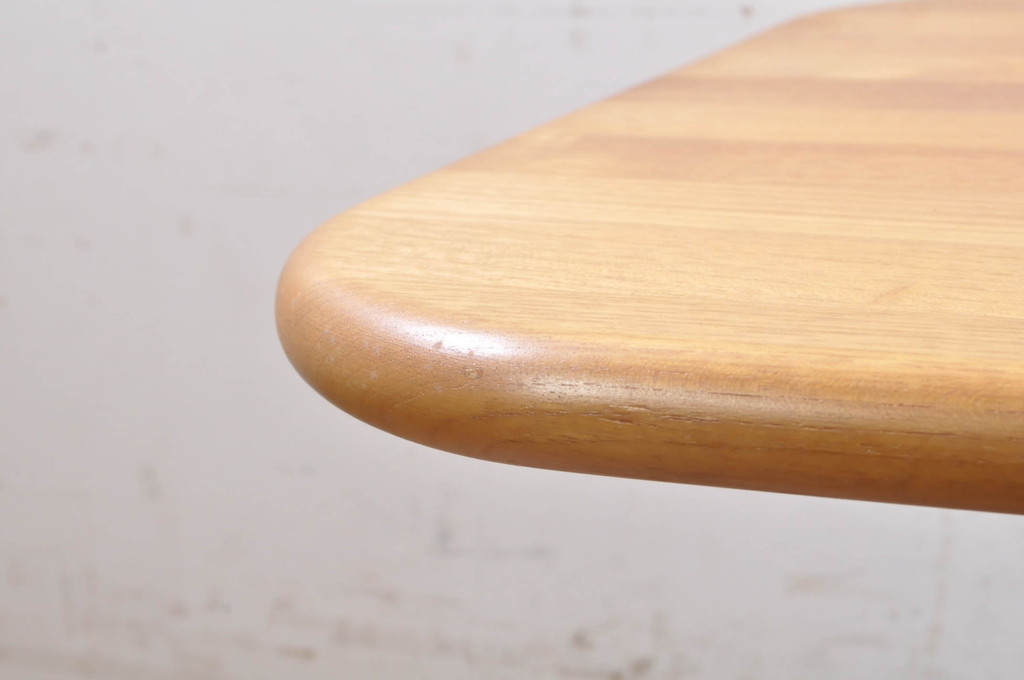 デンマーク家具　希少　チーク材　P. Jeppesen Mobelfabrik　PJ Furniture(ピージェーファニチャー)　DANISH(デニッシュ)マーク　シンプルなデザインが取り入れやすいローテーブル(センターテーブル、リビングテーブル、北欧)(R-073934)