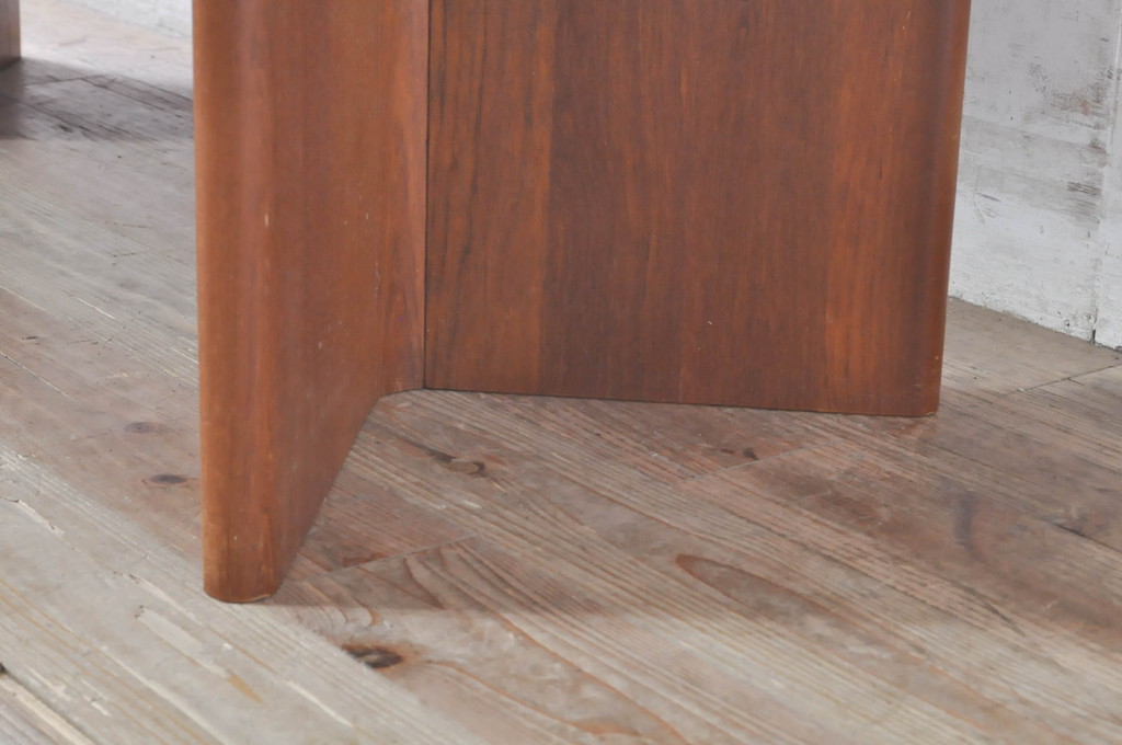 デンマーク家具　希少　チーク材　P. Jeppesen Mobelfabrik　PJ Furniture(ピージェーファニチャー)　DANISH(デニッシュ)マーク　シンプルなデザインが取り入れやすいローテーブル(センターテーブル、リビングテーブル、北欧)(R-073934)
