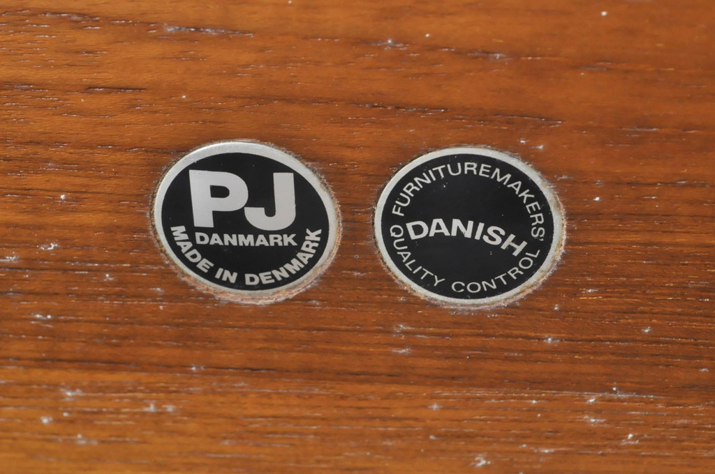 デンマーク家具　希少　チーク材　P. Jeppesen Mobelfabrik　PJ Furniture(ピージェーファニチャー)　DANISH(デニッシュ)マーク　シンプルなデザインが取り入れやすいローテーブル(センターテーブル、リビングテーブル、北欧)(R-073934)