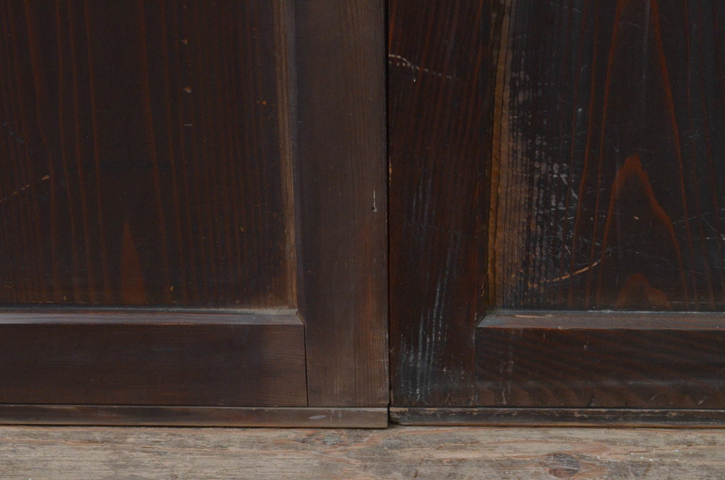 アンティーク建具　杉材　深みのある色合いが魅力的な板戸窓2枚セット(引き戸)(R-067935)