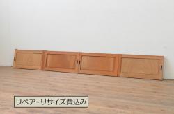 くぐり戸をリペア&カスタム!網を取り外しガラスを取り付け。既存の戸車・金具を取り外し、鍵跡付近の裏側に板を張り付け。色味は当店商品を参考に着色し、外部向けの塗料にて仕上げ。(蔵戸、建具、玄関戸)