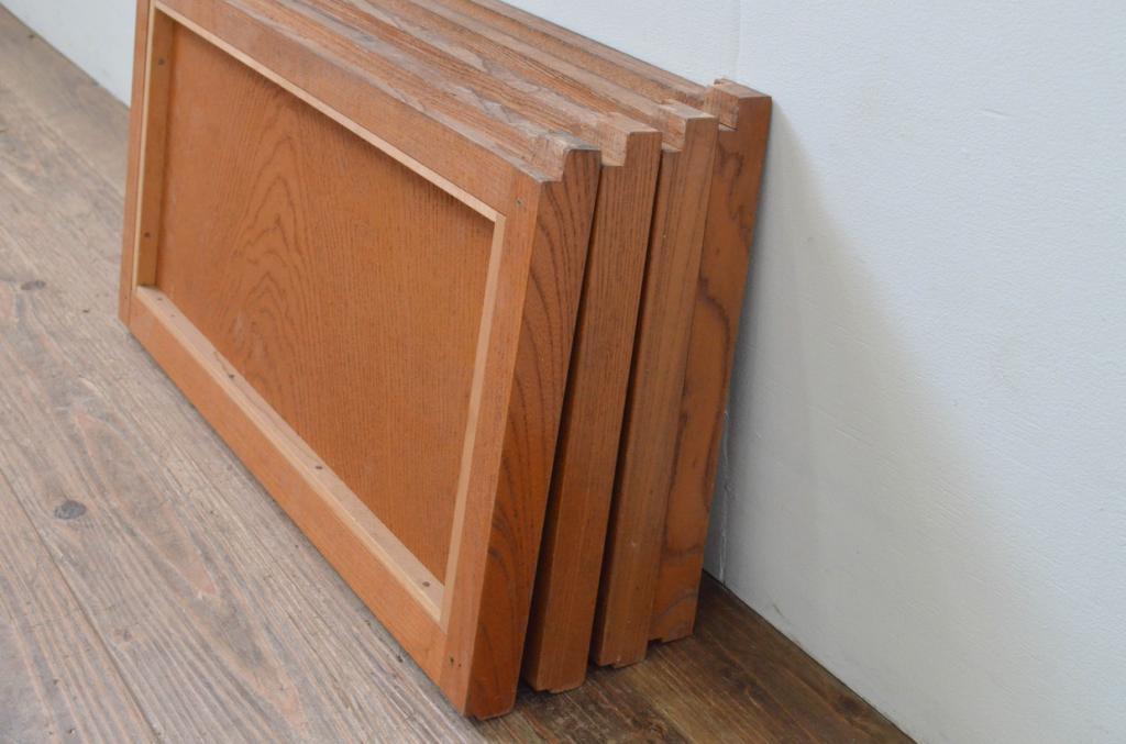アンティーク建具　経年を感じさせる木味が魅力の小さな板戸窓4枚セット(引き戸)(R-068000)