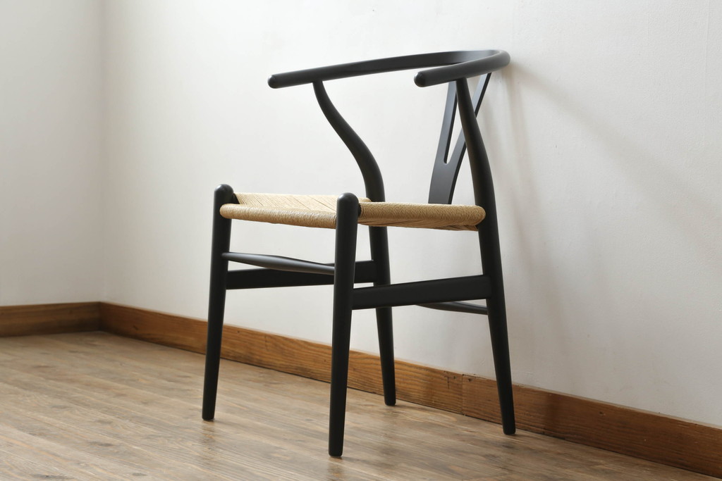 中古　北欧家具　老舗家具メーカー CARL HANSEN & SON(カール・ハンセン&サン)　ハンス J. ウェグナー(HANS J. WEGNER)デザイン　CH24　特徴的なラインを描く美しいフォルムのYチェア(ワイチェア、ダイニングチェア、アームチェア、イス、椅子)(R-075704)