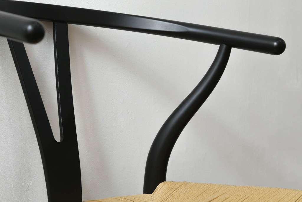 中古　北欧家具　老舗家具メーカー CARL HANSEN & SON(カール・ハンセン&サン)　ハンス J. ウェグナー(HANS J. WEGNER)デザイン　CH24　特徴的なラインを描く美しいフォルムのYチェア(ワイチェア、ダイニングチェア、アームチェア、イス、椅子)(R-075704)