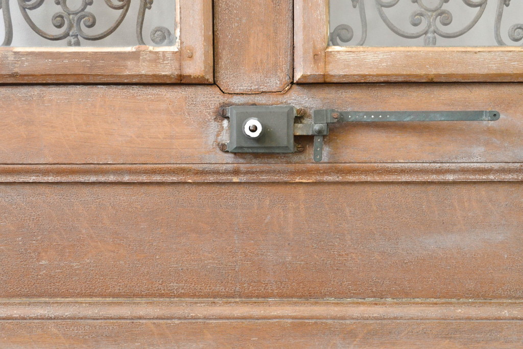 海外アンティーク　ペイント仕上げ限定　オーク材　かわいいデザインのアイアンフェンス入りドア1枚(建具、木製扉)(R-068052)