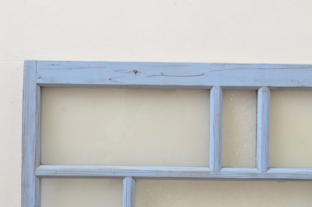 アンティーク建具　ペイント仕上げ限定　大正ロマンの雰囲気漂うペンキの剥げたFIXガラス窓1枚(フィックス、はめ殺し)(R-068038)