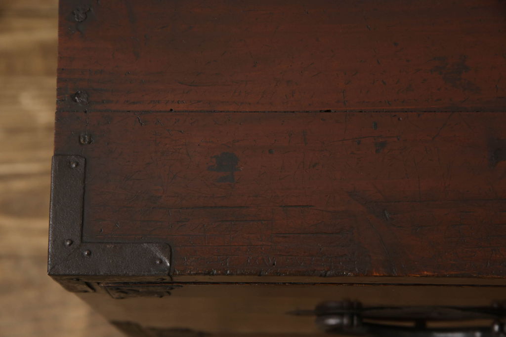 アンティーク家具　明治大正期　前面栗材　桜の丸金具が魅力的な米沢箪笥(衣装箪笥、収納箪笥、古箪笥、引き出し、ローチェスト、ローボード)(R-055532)