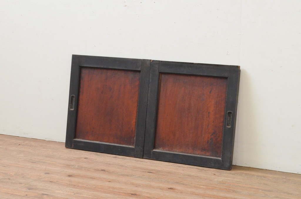 アンティーク建具　和モダンな雰囲気漂う小さな板戸窓2枚セット(引き戸)(R-067686)