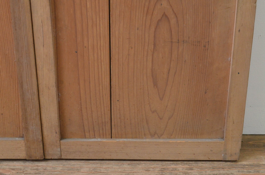 アンティーク建具　素朴な木味が懐かしさを感じさせる板戸窓2枚セット(引き戸)(R-067690)