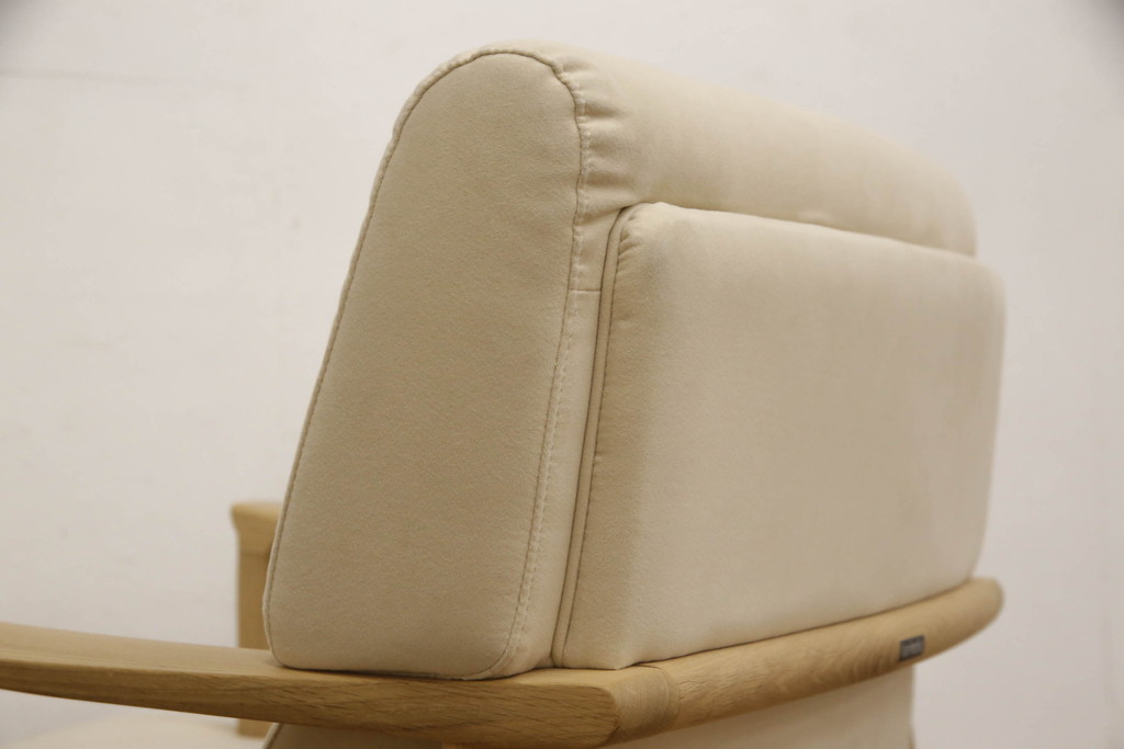 中古　美品　カリモク家具(karimoku)　オーク材　ピュアオーク色　LDチェアー　CS6210　特注ラムースT-5451　肘付食堂椅子　ナチュラルな空間を演出するリビングダイニングソファ(アームソファ、1人掛け、一人掛け、イス)(1脚定価約12万円)(R-066451)