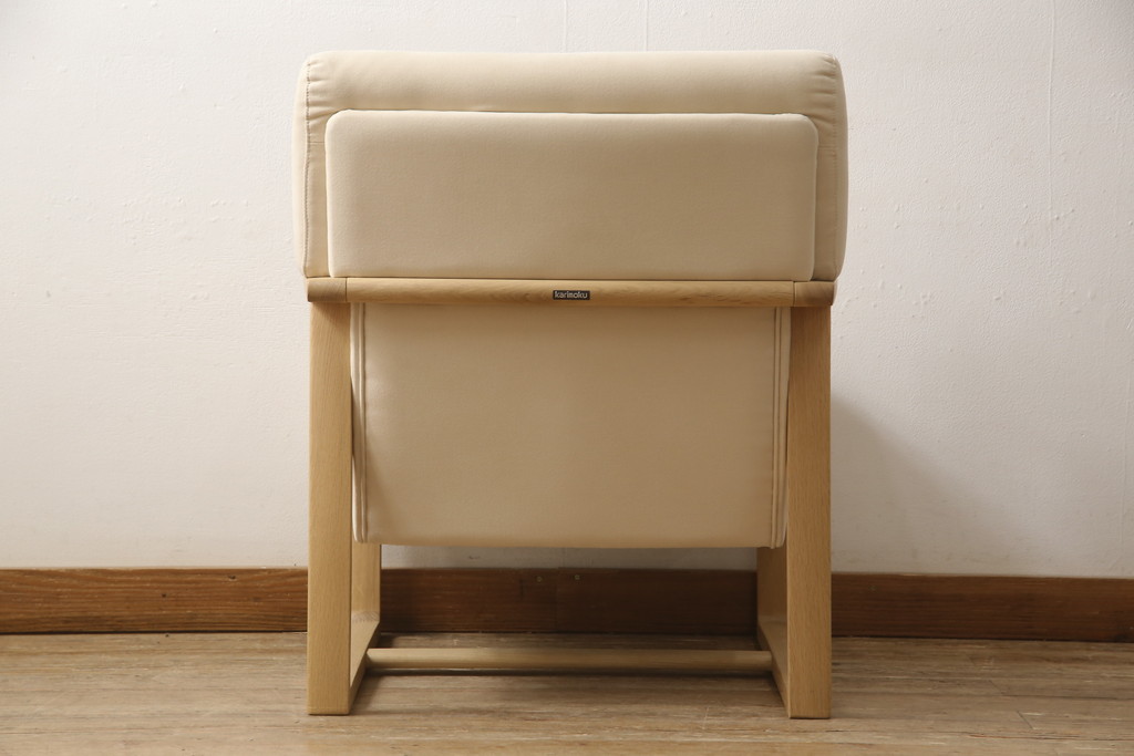 中古　美品　カリモク家具(karimoku)　オーク材　ピュアオーク色　LDチェアー　CS6210　特注ラムースT-5451　肘付食堂椅子　ナチュラルな空間を演出するリビングダイニングソファ(アームソファ、1人掛け、一人掛け、イス)(1脚定価約12万円)(R-066451)