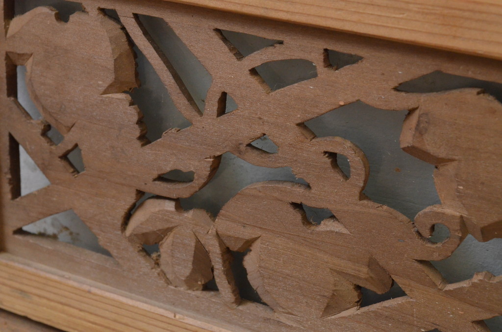 アンティーク建具　小さな彫刻入りが魅力的な引き戸2枚セット(窓、ガラス戸)(R-067713)
