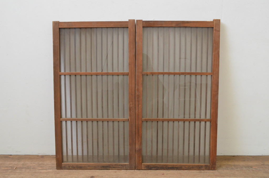 アンティーク建具　どこか懐かしい雰囲気を感じるガラス入りの格子窓2枚セット(ガラス戸、格子戸、引き戸)(R-067714)
