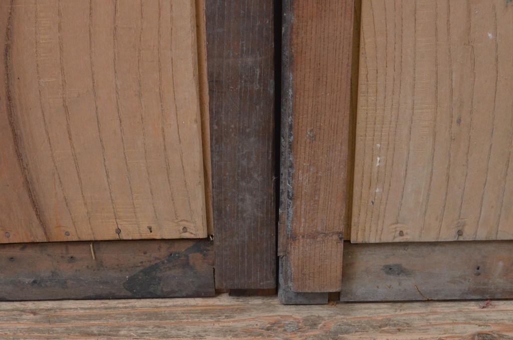 アンティーク建具　総欅(ケヤキ)材　落ち着いた和の空間を演出する板戸窓2枚セット(引き戸)(R-067697)