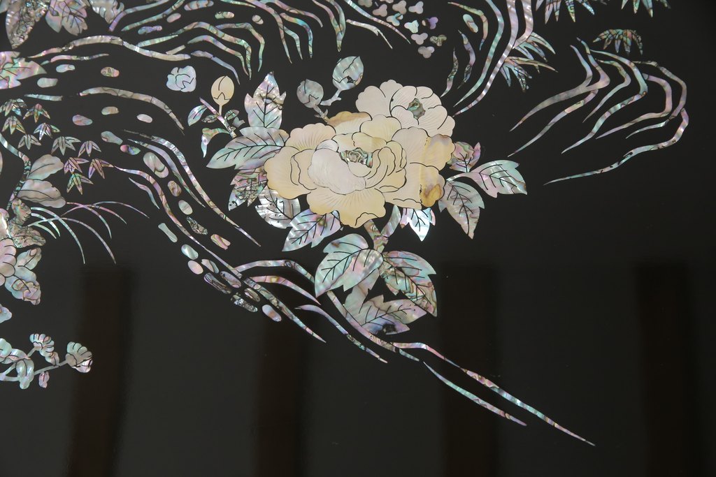 中古　美品　韓国民芸家具　華やかな螺鈿細工が美しい座卓(ローテーブル、センターテーブル)(定価約75万円)(R-056931)