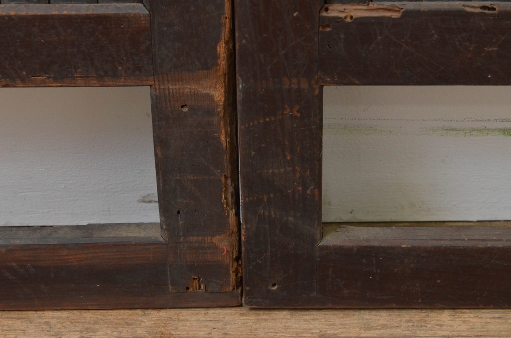 アンティーク建具　和の空間を演出する縦格子入り板戸窓2枚セット(引き戸、格子戸、鎧戸、水屋箪笥)(R-067701)
