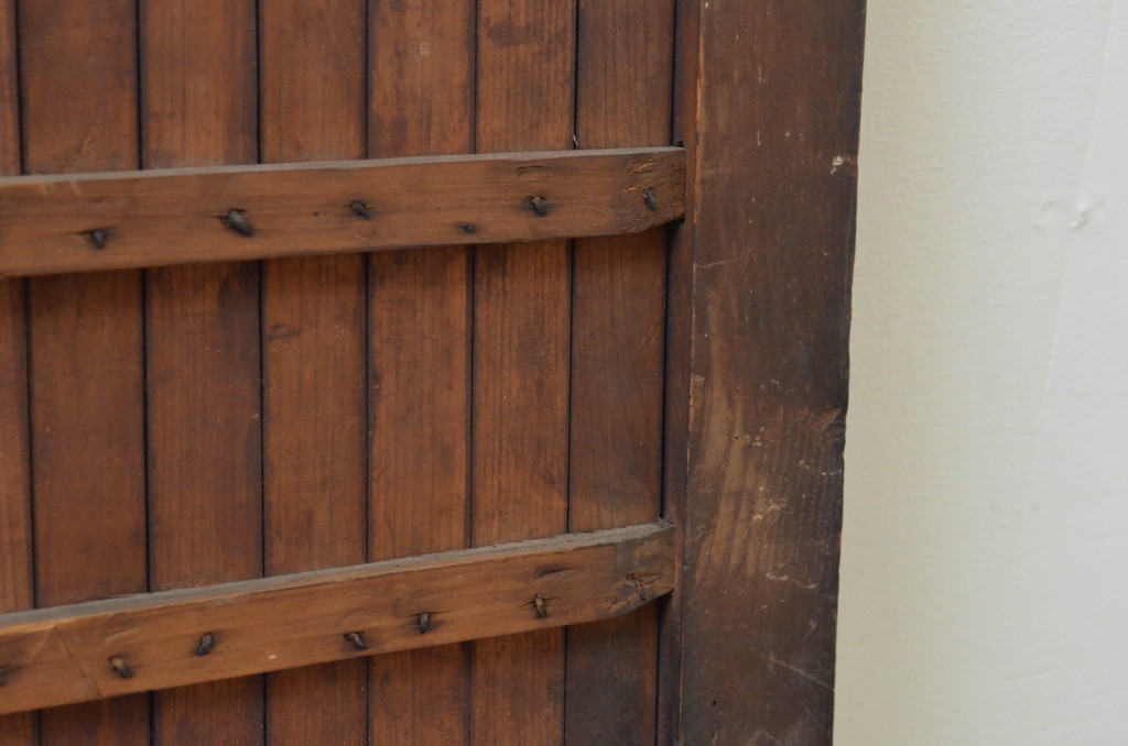 アンティーク建具　和の空間を演出する縦格子入り板戸窓2枚セット(引き戸、格子戸、鎧戸、水屋箪笥)(R-067701)