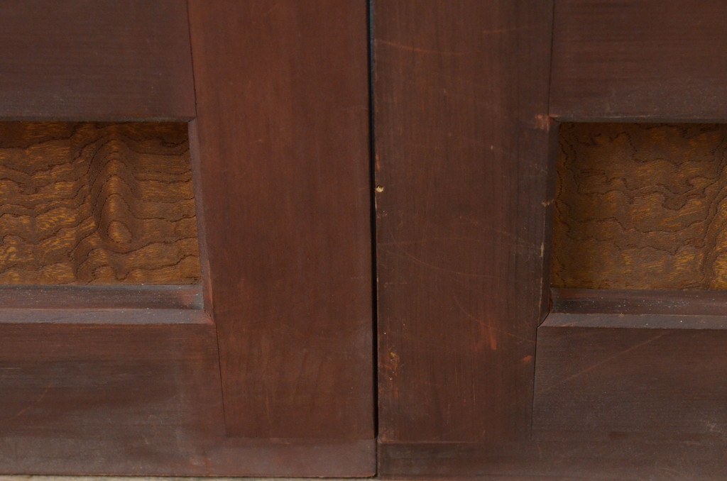 アンティーク建具　透かし彫りがお洒落な小さな格子窓2枚セット(引き戸、格子戸)(R-068022)