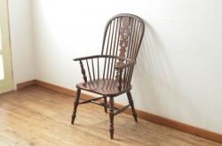 イギリスアンティーク　ERCOL(アーコール)　Windsor(ウィンザー)シリーズ　アザミの花の透かし彫りが上品なロッキングチェア(椅子、アームチェア)(R-048874)