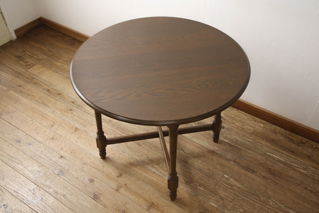 中古　横浜クラシック家具　ノックオンウッド(knockonwood)　コロニアルシリーズ(Hand Made)　クラシカルな佇まいが魅力のラウンドテーブル(カフェテーブル、コーヒーテーブル、丸テーブル)(R-065746)