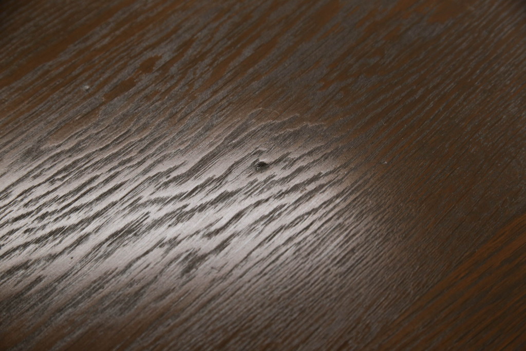 中古　横浜クラシック家具　ノックオンウッド(knockonwood)　コロニアルシリーズ(Hand Made)　クラシカルな佇まいが魅力のラウンドテーブル(カフェテーブル、コーヒーテーブル、丸テーブル)(R-065746)