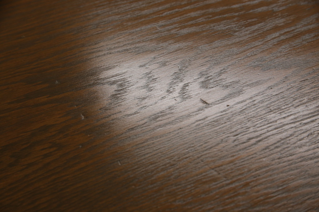 中古　横浜クラシック家具　ノックオンウッド(knockonwood)　コロニアルシリーズ(Hand Made)　クラシカルな佇まいが魅力のラウンドテーブル(カフェテーブル、コーヒーテーブル、丸テーブル)(R-065746)