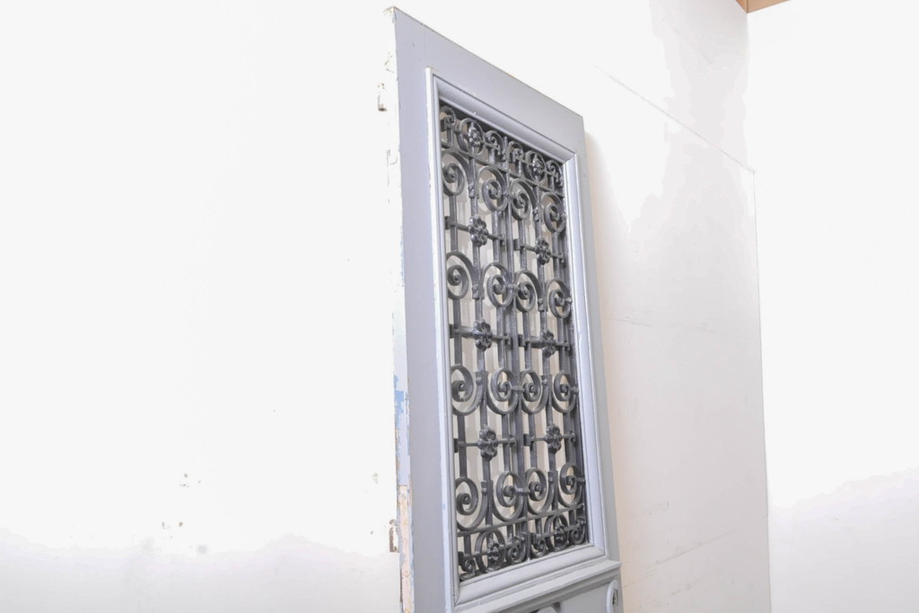 海外アンティーク　ペイント仕上げ限定　おしゃれなアイアンフェンス入りドア1枚(建具、木製扉)(R-068127)
