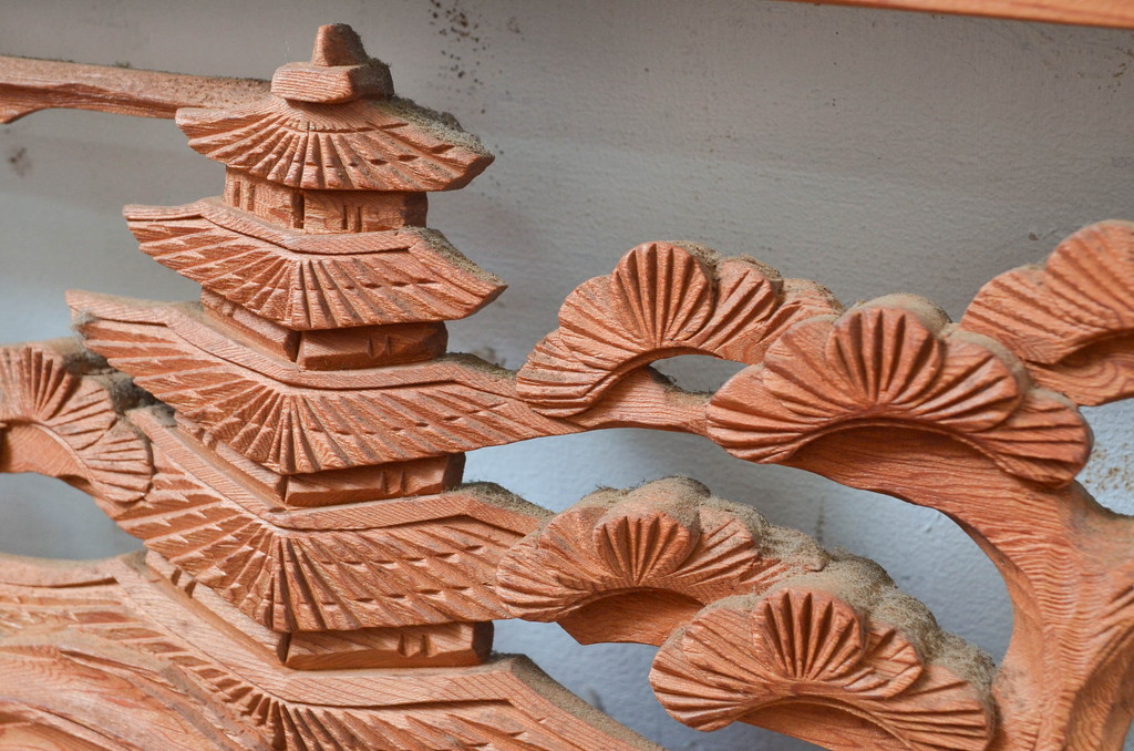 ビンテージ建具　松の木と風情ある風景の彫刻が美しい彫刻欄間2枚セット(明り取り、明かり取り、ヴィンテージ)(R-080563)
