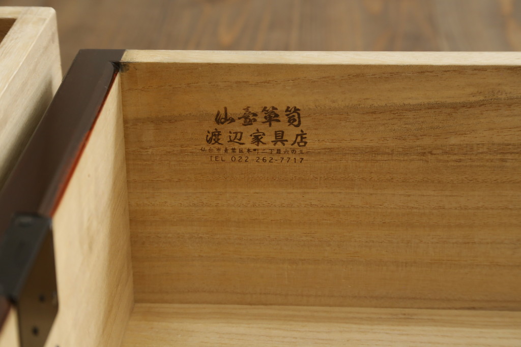 中古　渡辺家具店　漆塗り　木地呂塗り　上品な佇まいが美しい仙台箪笥(和タンス、衣装箪笥、収納たんす、引き出し)(R-066397)